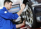 Quando é a hora certa de alinhar e balancear os pneus do seu carro? - Foto: Reprodução