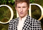 Globo de Ouro: Os mais belos looks masculinos da premiação - BEVERLY HILLS, CALIFORNIA - JANUARY 05: Eddie Redmayne attends the 2025 Golden Globe Awards at The Beverly Hilton on January 05, 2025 in Beverly Hills, California. (Photo by Taylor Hill/FilmMagic)