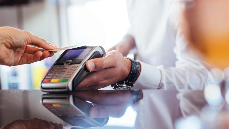 Pagamentos feitos com cartão de crédito atingiram R$ 295,3 bilhões no período - 