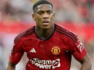 Flamengo busca contratação de Anthony Martial após lesão de Pedro, diz jornalista