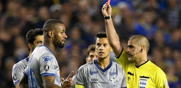 Cruzeiro teve pedido atendido e Dedé poderá jogar segunda partida contra o Boca Juniors - AFP