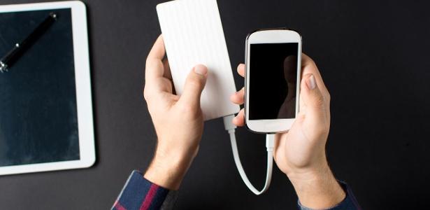 Power bank e bateria no avião: o que pode levar e o que é proibido a bordo?