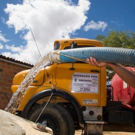 Operação Carro-Pipa leva água a 1,6 milhão de pessoas no Nordeste - Agência Brasil