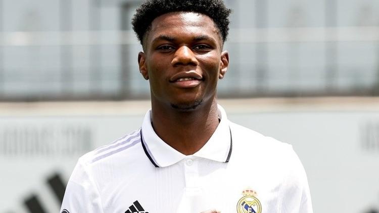 Real Madrid apresenta Aurélien Tchouaméni oficialmente como novo reforço para 2022/23 - Reprodução/Facebook Real Madrid C.F. - Reprodução/Facebook Real Madrid C.F.