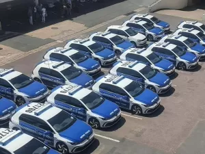 Polícia da África do Sul recebe frota de 50 Golf GTI