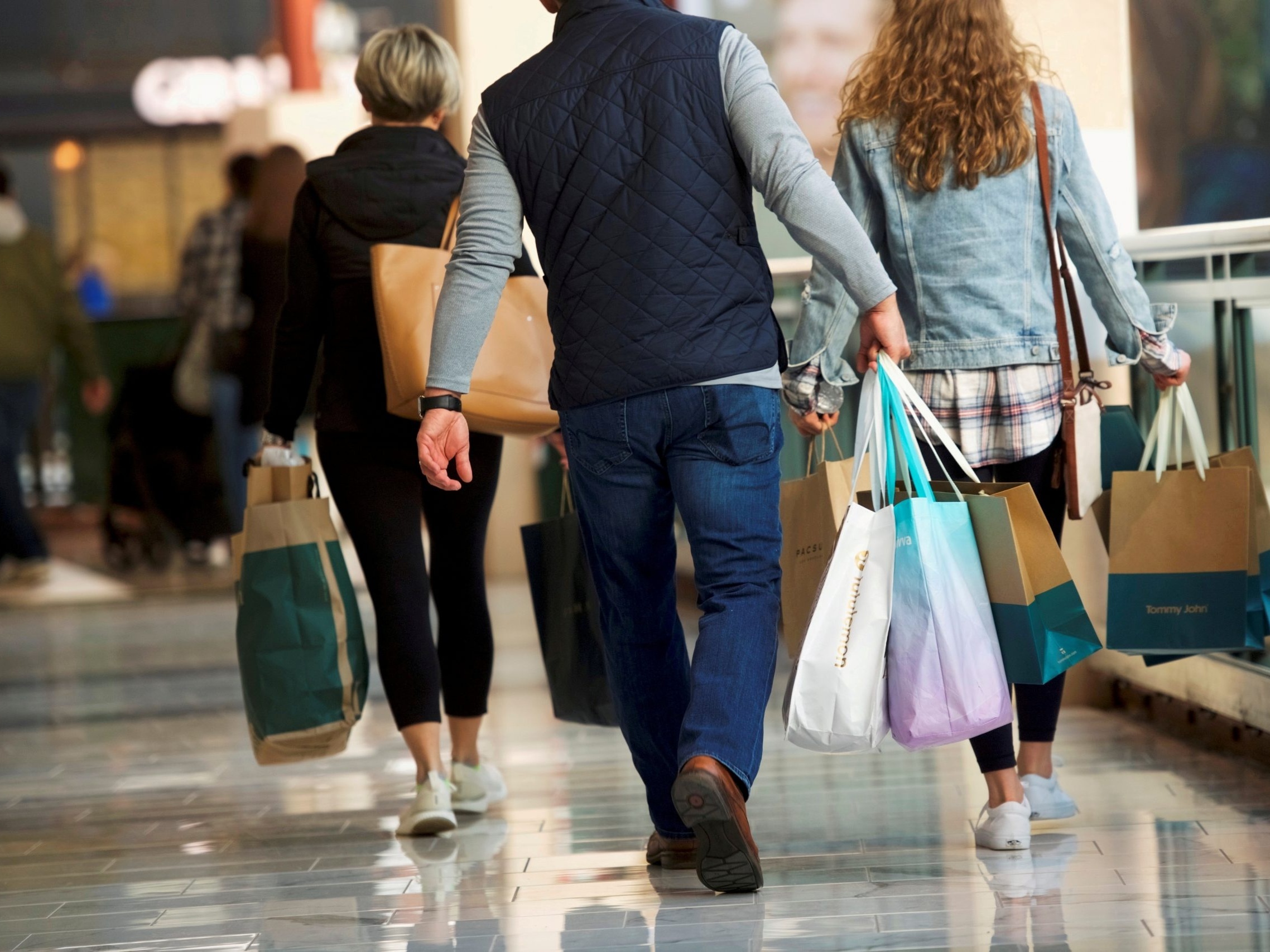 Empresas de shopping estudam fusão; o que acontece com as ações na Bolsa?