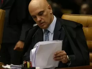 Moraes deve enviar à PGR nesta 2ª relatório que implica Bolsonaro em golpe