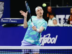 Shapovalov volta a criticar falta de parâmetros nas suspensões por doping