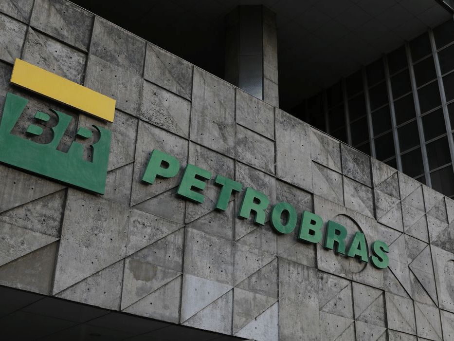 Vaivém de presidentes carboniza a Petrobras