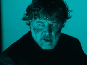 Russell Crowe surge em trailer de novo filme de exorcismo; veja 