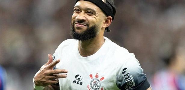 Corinthians enfrenta dificuldades financeiras para manter estrutura do time, afirma comentarista.