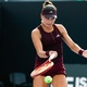 Jovic inicia bem a defesa do t&iacute;tulo, Kostyuk avan&ccedil;a com desist&ecirc;ncia