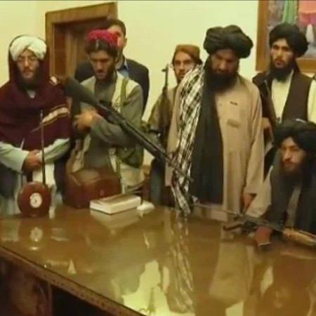 Combatentes do Talibã no palácio presidencial de Cabul - Divulgação/ Vídeo
