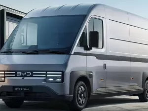 BYD apresenta E-Vali, van elétrica com tamanho de Ford Transit