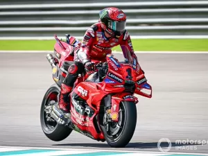 MotoGP: Com recorde da pista, Bagnaia conquista pole position na Malásia; Martín larga em 2º