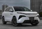 Atto 8, o novo SUV de luxo da BYD - https://carsughi.uol.com.br/wp-content/uploads/2025/12/atto8-o-novo-suv-de-luxo-da-byd.jpg