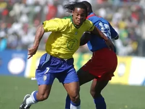 Ronaldinho Gaúcho diz que não assiste mais jogos da seleção brasileira: "falta amor à camisa"