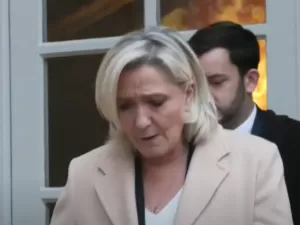 Líder da extrema direita francesa, Marine Le Pen pode ser presa por desvio de verba do parlamento europeu