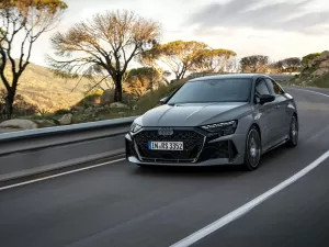 Novo Audi RS3 volta ao Brasil com clássico 5-cilindros e 400 cv