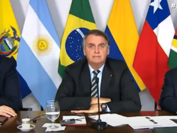 Pesquisa mostra que Bolsonaro virou refém do auxílio emergencial