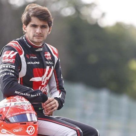 Pietro Fittipaldi com o macacão da Haas