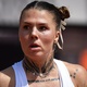 Oliynykova cutuca ucranianas que estavam no casamento de Kasatkina