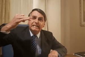 Resultado de imagem para bolsonaro descontrolado
