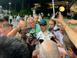 F1: Após punição por palavrões, Verstappen escolhe ser monossilábico em entrevistas