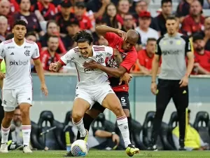 Com gol no último lance, Flamengo empata com Athletico no Brasileirão
