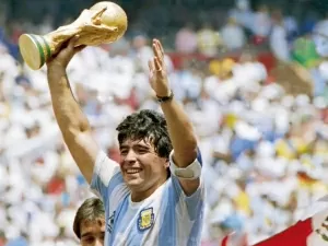 De Maradona a Drogba: 7 astros internacionais que quase jogaram no Brasil