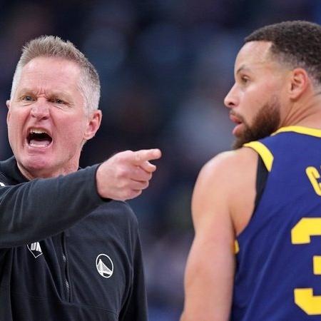 Steve Kerr tem de ensinar seus pupilos a acertar lances livres; só Curry escapa