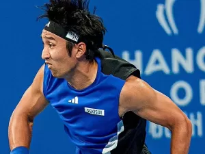 Uchiyama surpreende na estreia de Rune e pega Cilic nas quartas