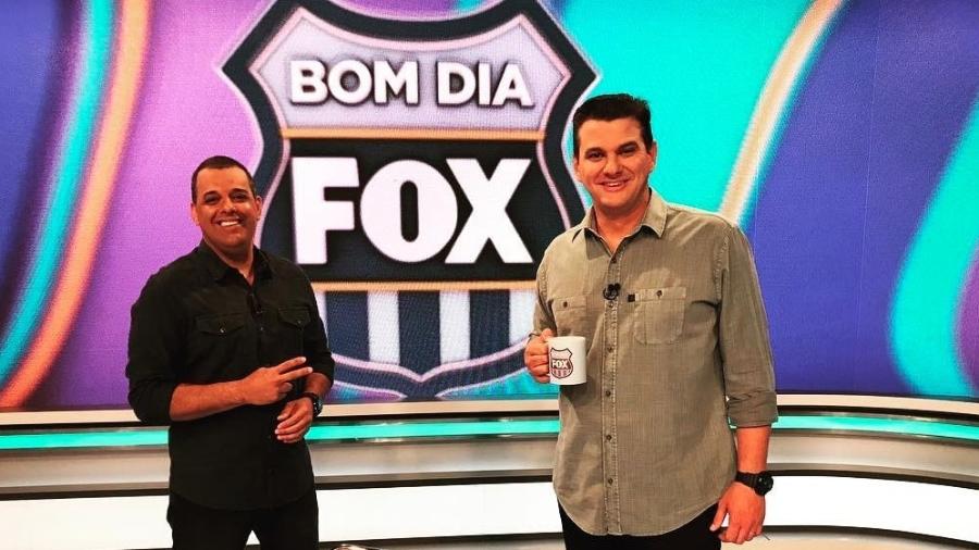 Bom Dia Fox deixa a programação na grade adaptada por causa do coronavírus - Luciano Calheiros e Jackson Pinheiro, apresentadores do Bom Dia Fox: programa vai começar mais cedo para competir com SporTV (Divulgação/Fox Sports)