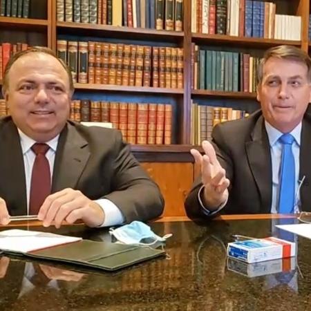 O ministro interino da Saúde, general Eduardo Pazuello, e o presidente Jair Bolsonaro durante live - Reprodução