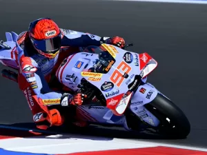 MotoGP: Márquez aproveita erro de estratégia de Martín, supera Bagnaia e vence em Misano