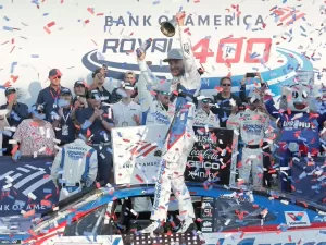 NASCAR Cup: Larson vence em Charlotte; Logano 'sobrevive' após desclassificação de Bowman