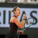 Sabalenka destaca saque e drop-shots e evita pensar em favoritismo