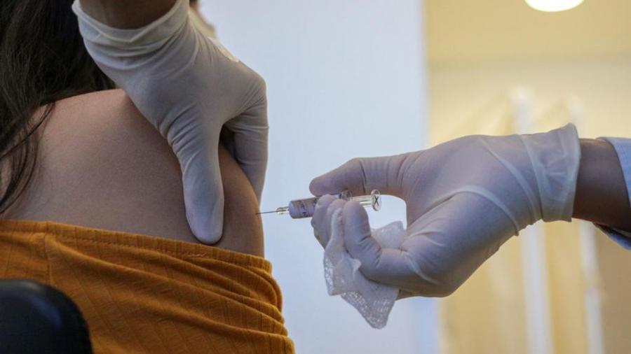                 Testes com vacina contra Covid-19 da AstraZeneca seguem suspensos nos EUA                  -                                 HANDOUT/AFP                            