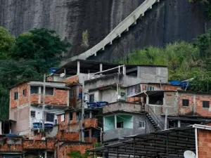 Quase 16,4 milhões de pessoas moram em favelas no Brasil, mostra Censo