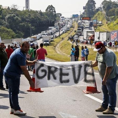 Greve dos caminhoneiros paralisou o país em maio de 2018  - AFP PHOTO / Miguel Schincariol