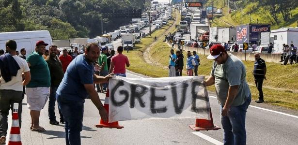 Mais que preço do diesel, é o frete baixo que sufoca caminhoneiros