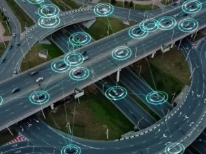 Rodovia inteligente usa IA para se comunicar com motoristas nos EUA