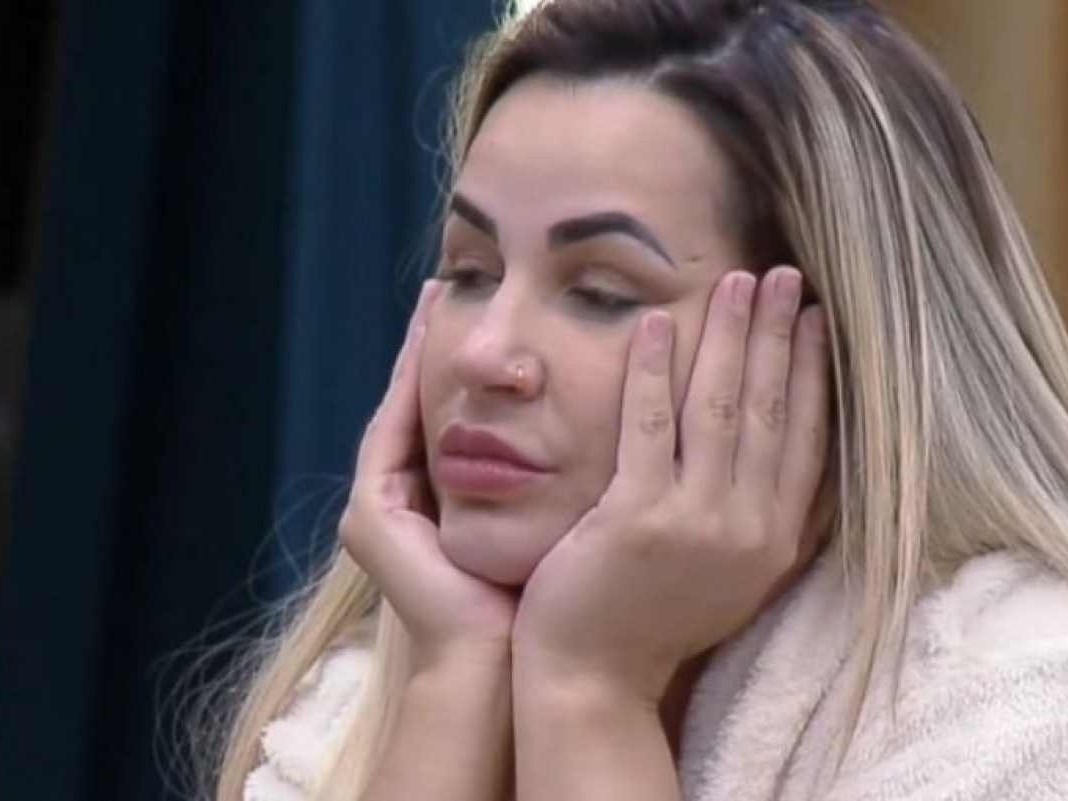 'A Fazenda': Deolane faz xingamentos que rebaixam mulheres