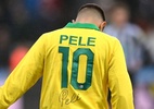 Em homenagem, Bruno Guimarães veste camisa de Pelé antes de jogo - Getty Images