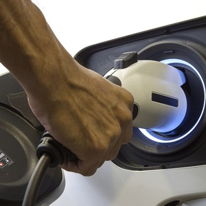 Recarga, IPVA: usuários contam economia na vida real com carro eletrificado