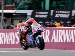 MotoGP: Márquez brilha em batalhas contra Martín e Bagnaia e vence o GP da Austrália