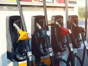 Por que gasolina e etanol estão mais baratos em estados como SP e RJ