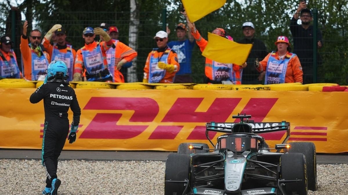 F1: Russell pede para Mercedes "um carro igual ao de Antonelli"