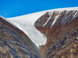 Como um deslizamento na Groenlândia fez a Terra vibrar por nove dias