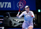 Rybakina vence em Tóquio e garante o número 1 até o final da temporada